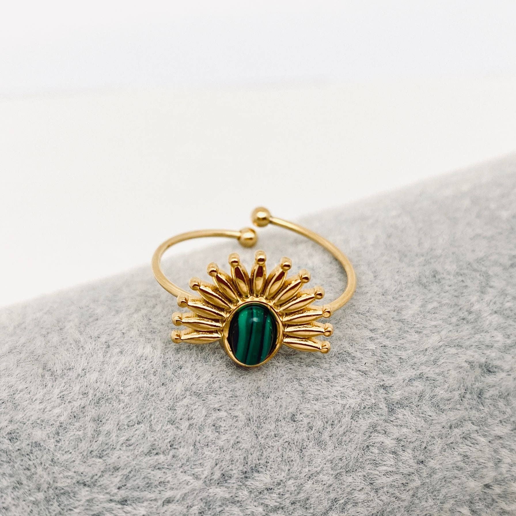 Mio Queena - Wholesale Single Stone/Solitaire Ring - Inlaid Stone 18K Gold Plated Stainless Steel Ring - FGS/CS0