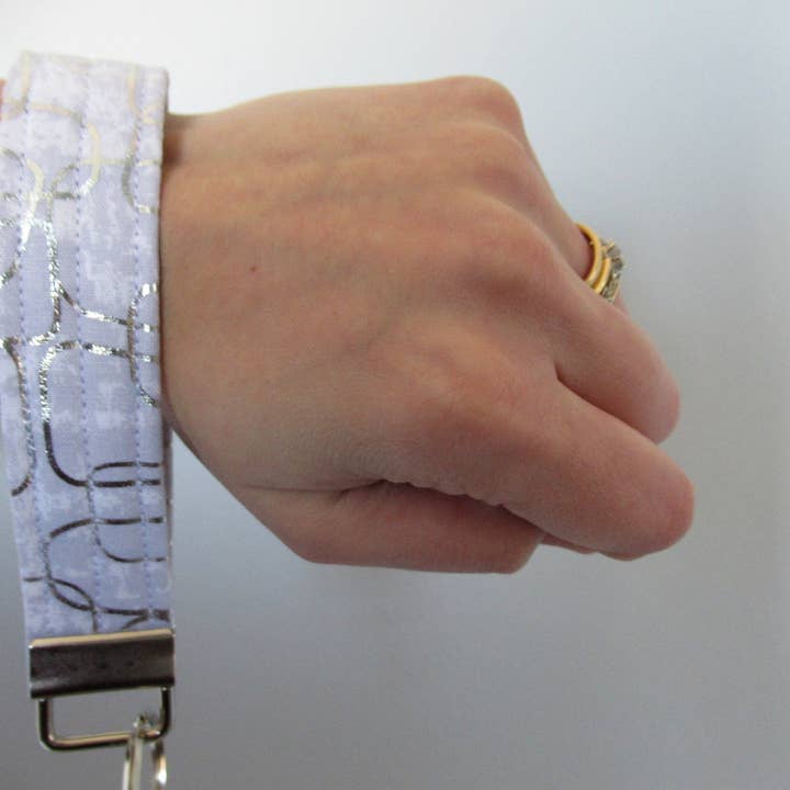 Thread and Purls - Wholesale Keychain – Women's - Key Fob Wristlet, Marble Key Fob, Metallic Wristlet Keychain, Gift for Coworker, Marble Wrist Lanyard, Wrist Lanyard, Gift under 51