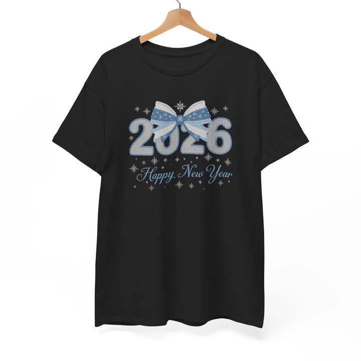 2026 Godt nytår-tee — Festlig blå sløjfe nytårs-t-shirt for engroshandel hos Le Paperie Co