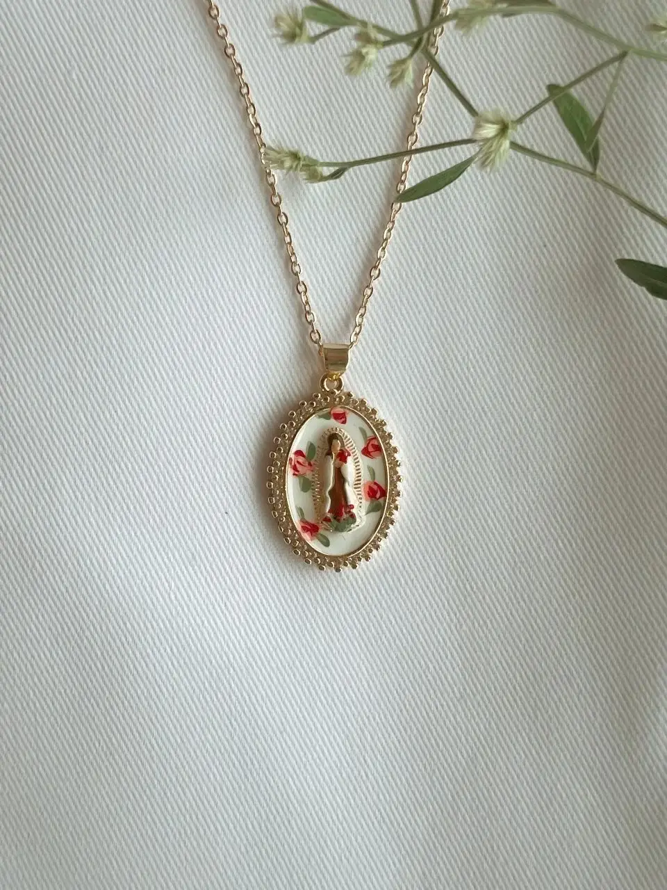 Harleigh Leonards Designs – Großhandel Kette mit Anhänger/Charm – St. Therese von Lisieux, Die kleine Blume1