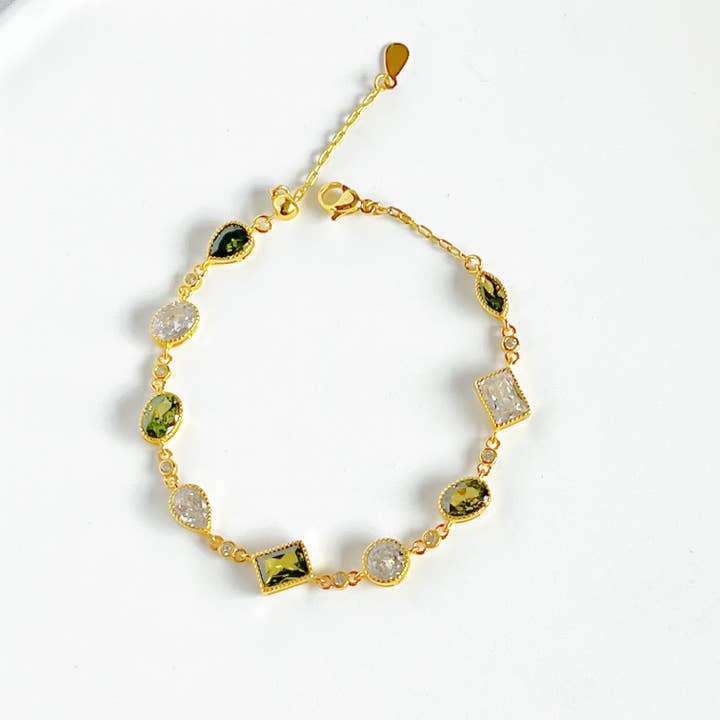 Bracelet à chaîne en or avec zircone vert olive pour la vente par Ninaouity