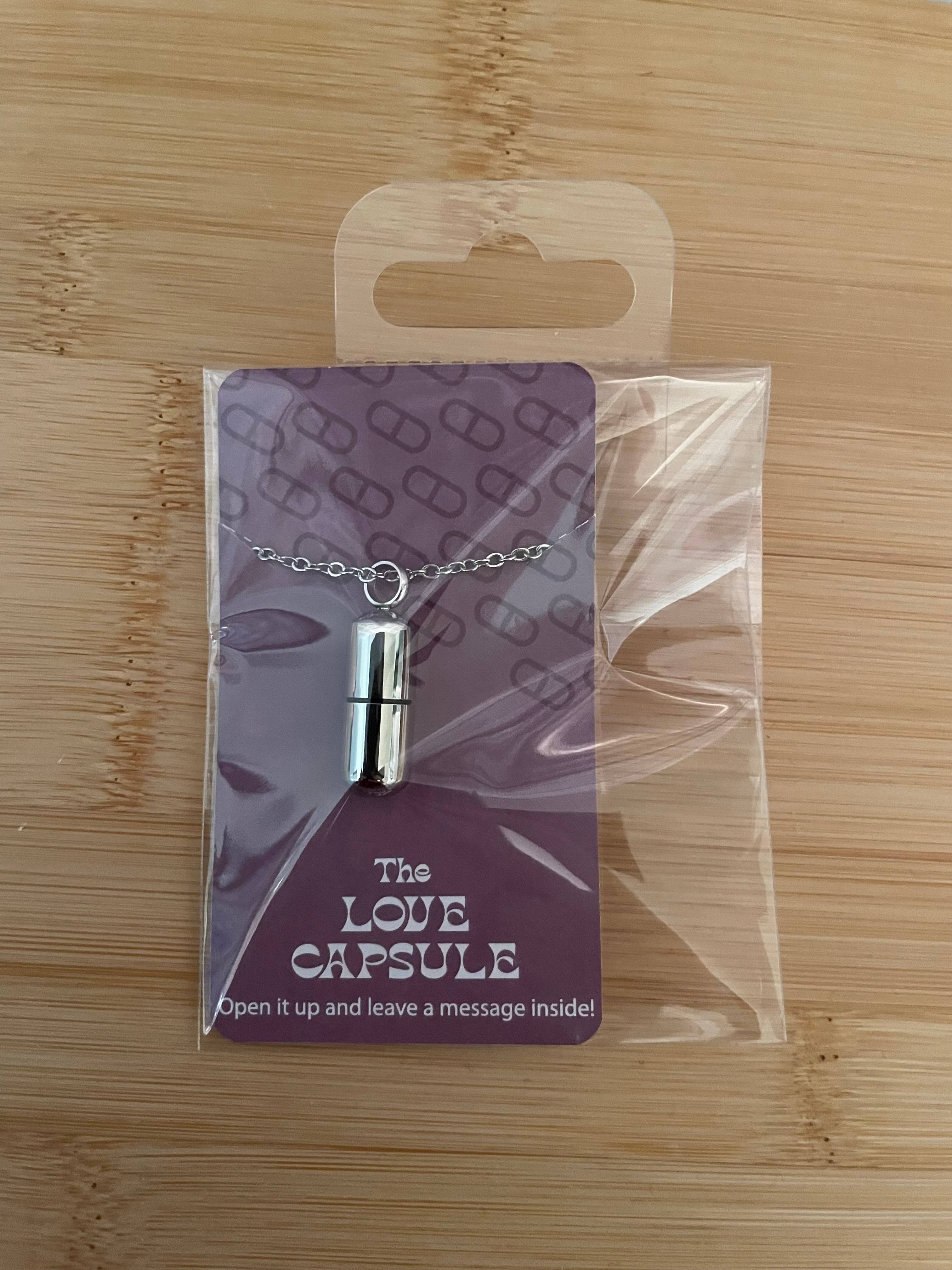 Denali & Co. – Großhandel Kette mit Anhänger/Charm – Denali & Co. Love Capsule Halskette5