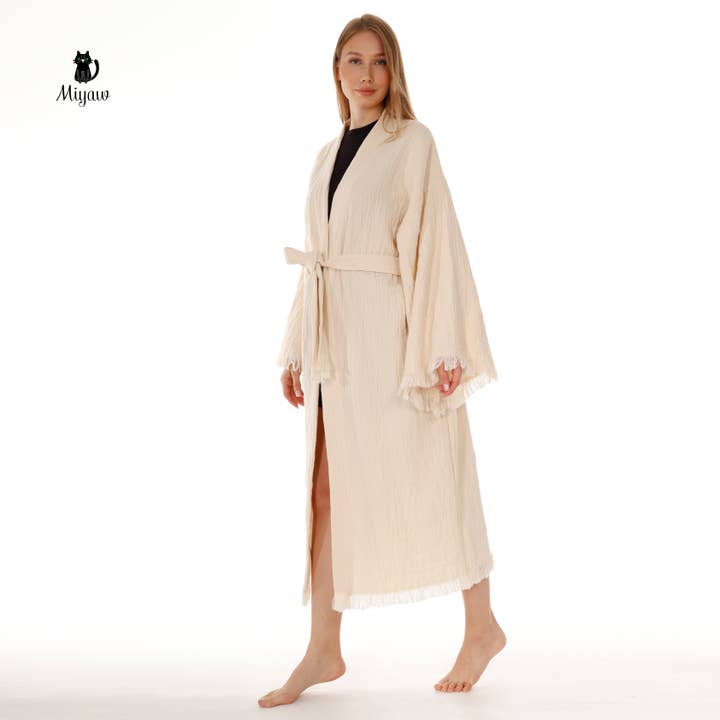 Beige Bohemisk kaftan i ren bomull med fransar och kimonomodell för wholesale på Faire3