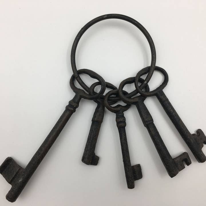 Décoration murale clés anciennes en fonte pour la vente par inVintage