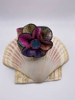 Shae's Resale – Engroshandel Flettet armbånd – Store imiteret læder blomst armbånd1