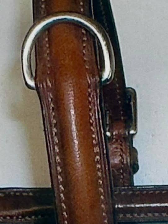 Coffret cadeau The Master en cuir de qualité supérieure avec collier et laisse pour la vente par Made in Love Doggy Couture and Therapy Products