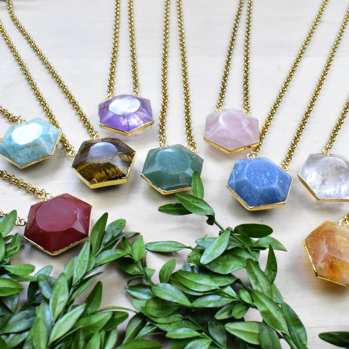 Ewelina Pas Jewelry – wholesale Hänge-/berlockhalsband – Astris/// Guld Ädelsten Hexagon Halsband