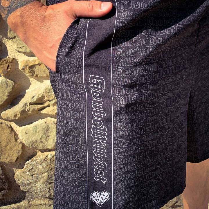 GlaubeWilleTat Shorts - Black für den Großhandel von Positive Lifestyle Clothing