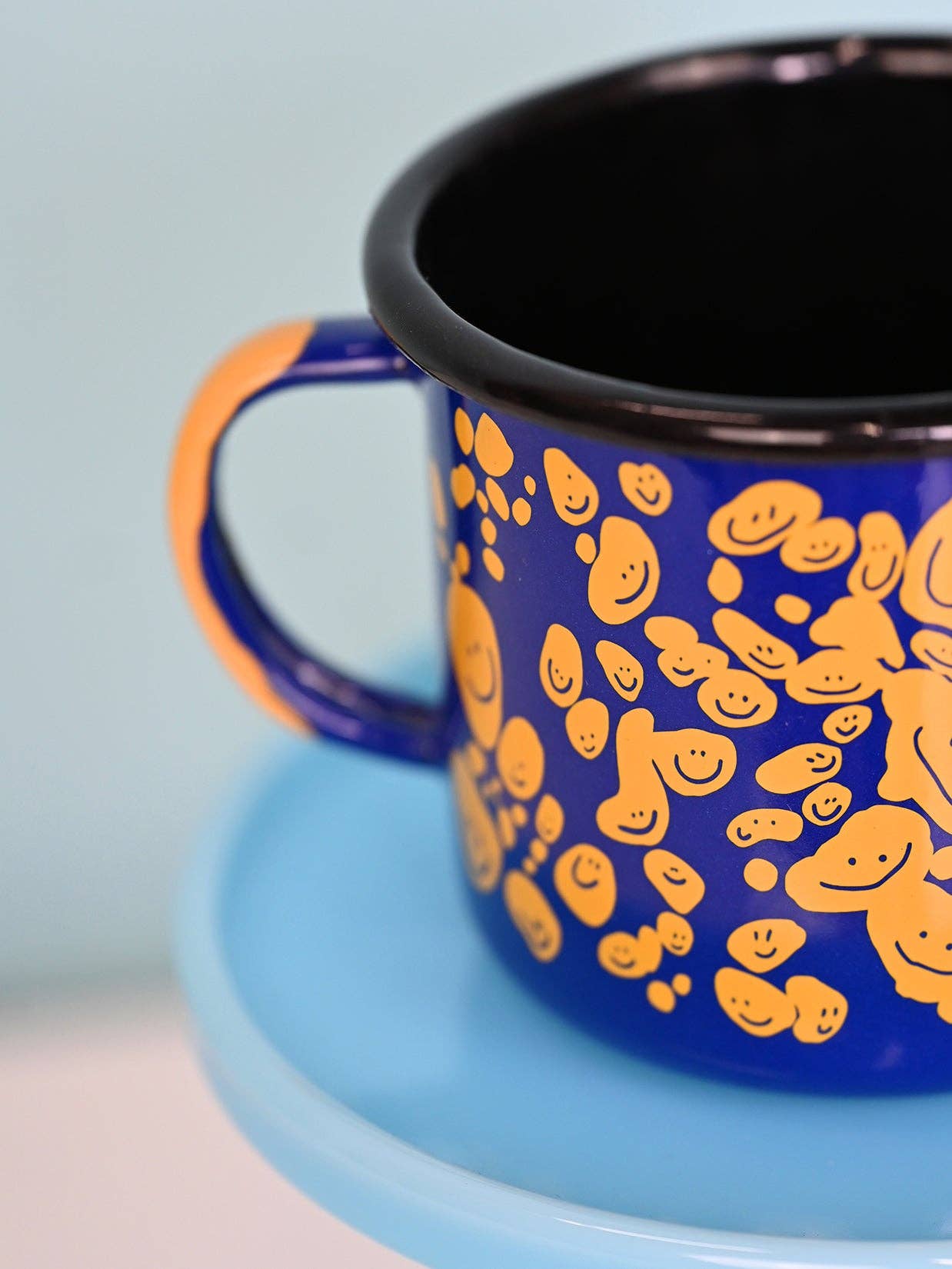 Natali Koromoto - Vente Tasse à café - Mug en émail « Speckled Smileys »1