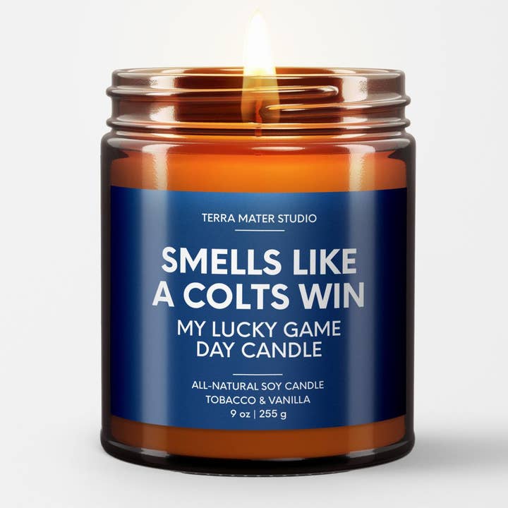 Bougie parfumée "Ça sent la victoire des Colts" pour le jour de chance | Produits dérivés des Colts pour la vente par Terra Mater Studio LLC