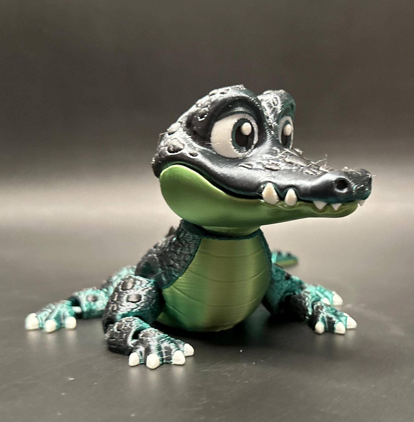 <3 Studio - Vendita all'ingrosso Figurina giocattolo - Bambini - Figura Articolata di Coccodrillo per Amanti dei Croc0