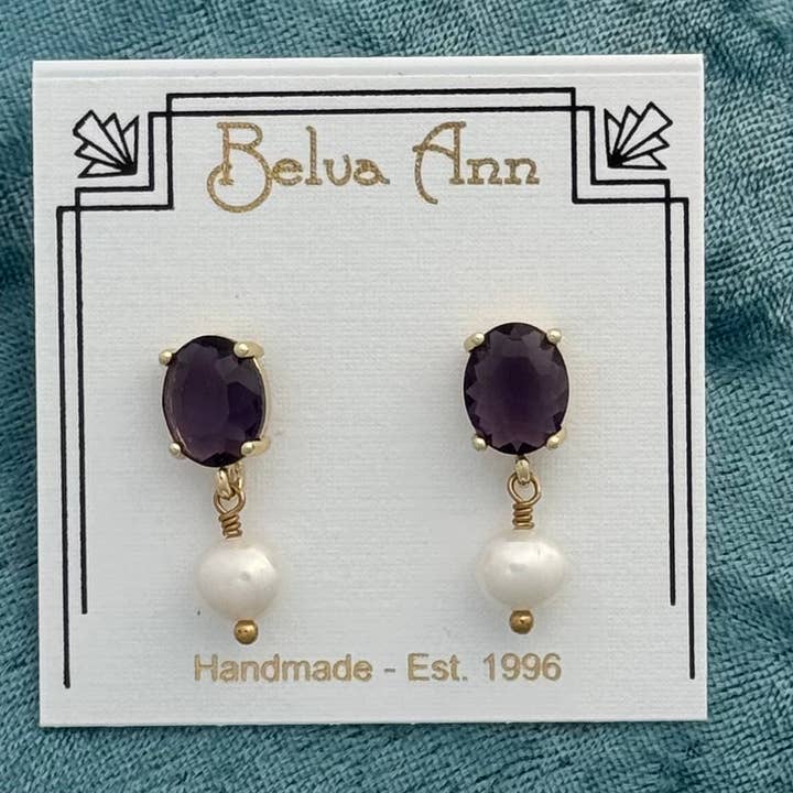 Samtviolette goldene Ohrringe mit echten Süßwasserperlen für den Großhandel von Elizabeth Jewelry