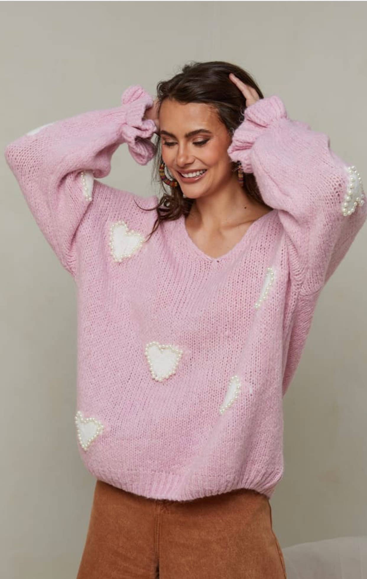 LÉA & LUC – wholesale Pullovertröja - Dam – Tröja med hjärtmönster och pärlor, V-ringad, dam10