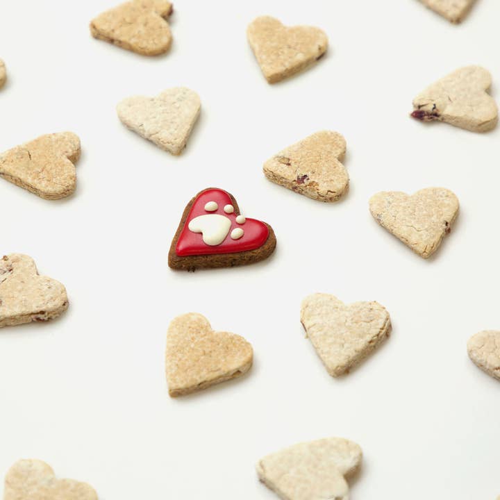 Golden Barkery - Wholesale Pet treats – Dog - Dog Treats - Cranberry Heart Homemade Dog Biscuits1