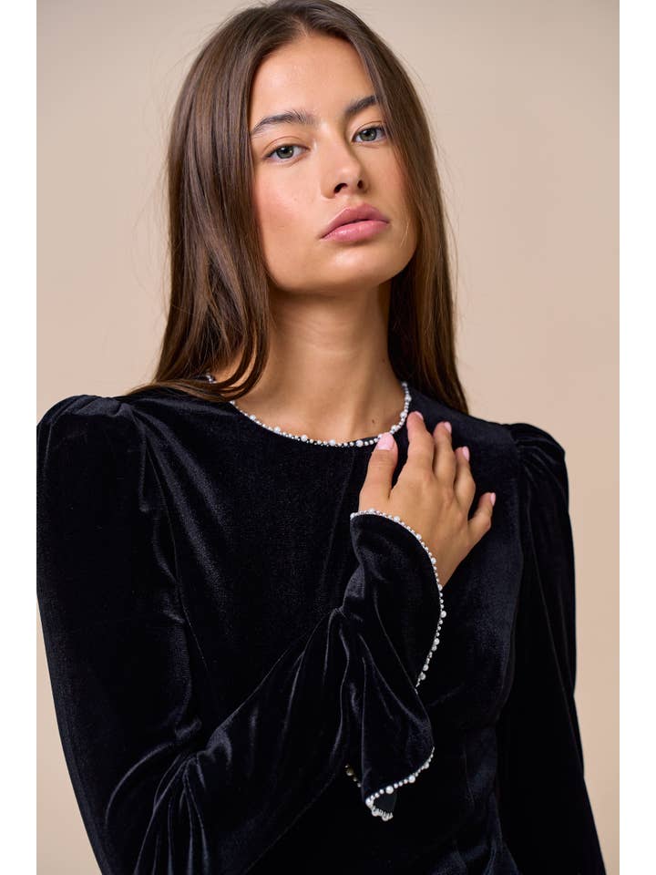 Noir Haut à manches longues avec bordure en perles Velvet Touch en vente sur Faire