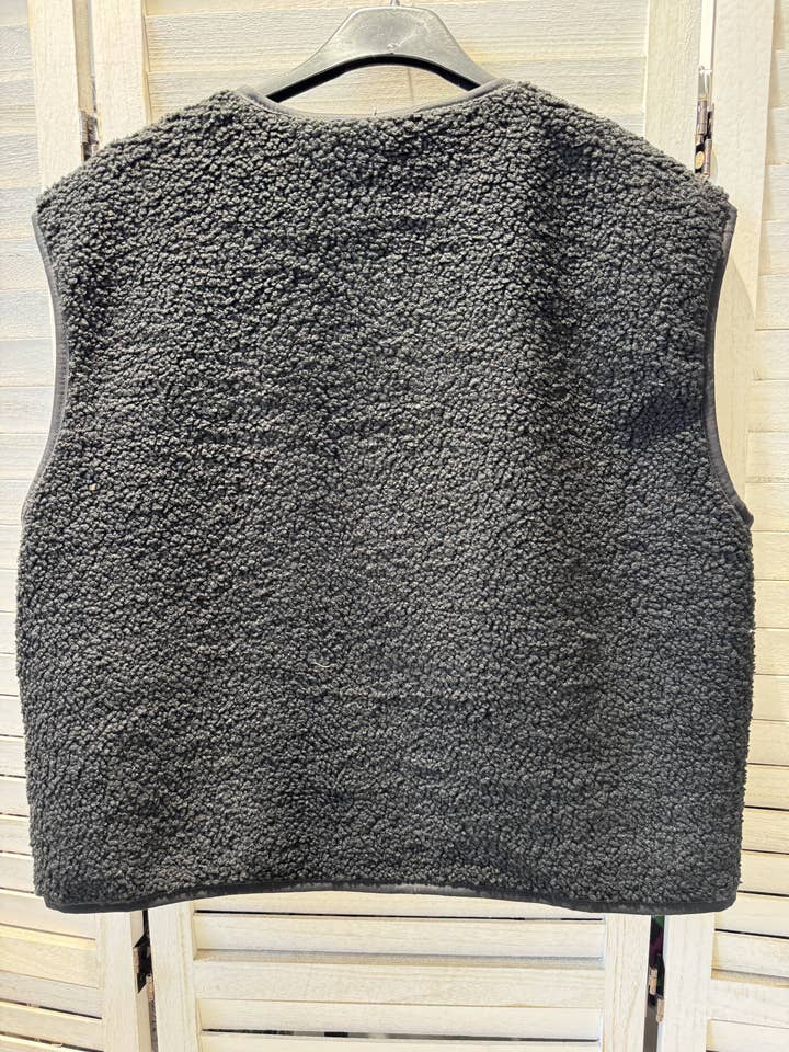 Black Sleeveless plush jacket for wholesale on Faire2