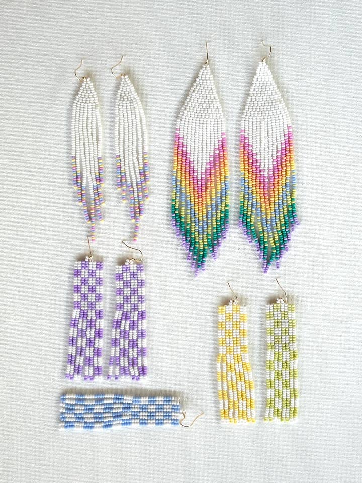 Coleção de brincos e pulseiras pastel delicados por atacado de Con Cariño Design