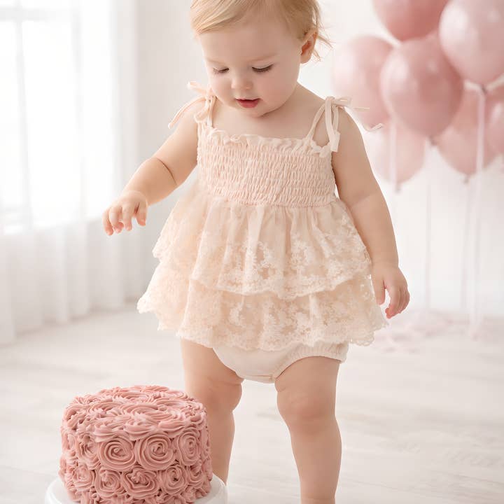 Pagliaccetto in Pizzo a Doppia Gonna con Fisarmonica Color Pesca per Compleanno di Bambina per la vendita all'ingrosso da parte di Rufflеѕ & Bоwtіеѕ - Affordable Boys & Girls Clothing