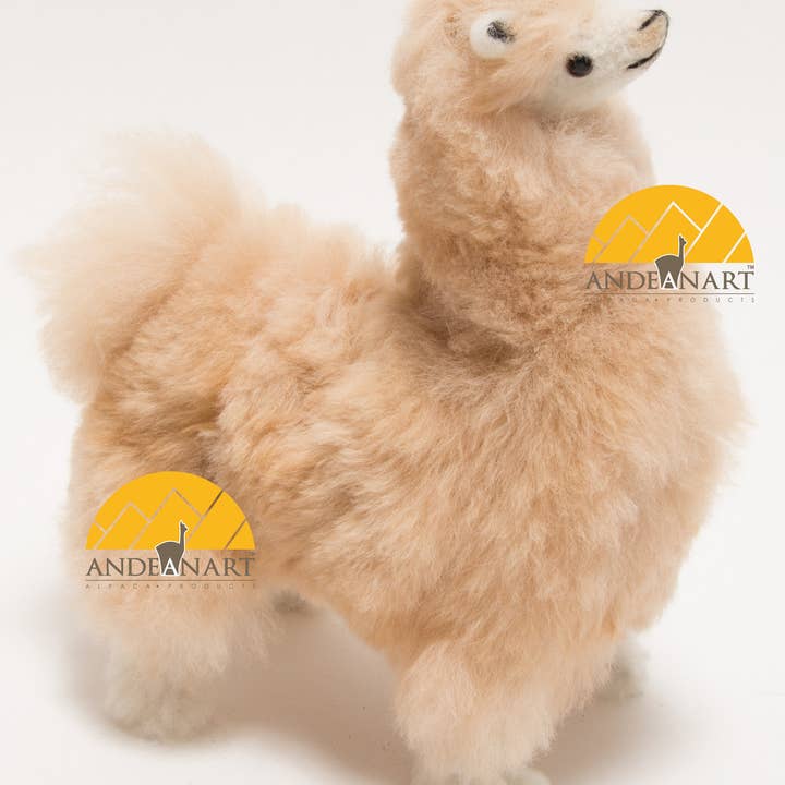 AndeanArt - Venta al por mayor Figura decorativa - Figura de peluche de alpaca de pie con botines 10" - Figura de peluche de alpaca - STOCK EE. UU.