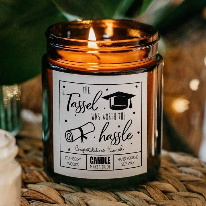 Candela di laurea, The Tassel Was Worth The Hassle, divertente regalo di laurea per lei, regalo per la migliore amica, diploma di scuola superiore, università per la vendita all'ingrosso da parte di Candle Maker Dude