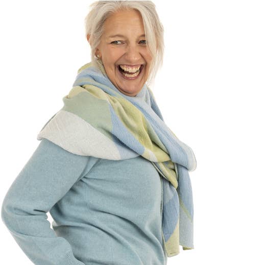 Swoop – Curved Shawl with Flowing Line Motif and other Purchase Wholesale inkoop bruidsjurken. Free Returns & Net 60 Terms on Faire trending on Faire.