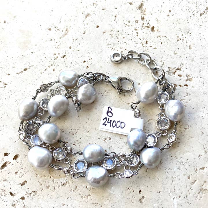 VB&CO Designs Handmade Jewelry - Vente Bracelet de perles - Bracelet triple perle en argent, boutique de mariage faite à la main1