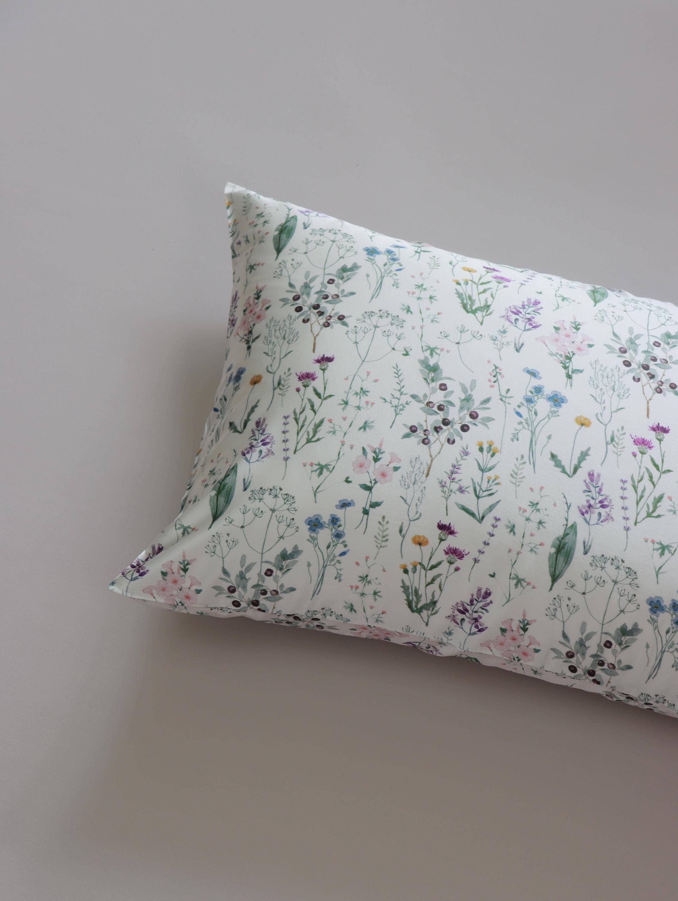 Lian Collection – wholesale Bedding pillowcase/sham – 25 Momme Mulberry Silk Pillowcase: Wildflower Meadow5