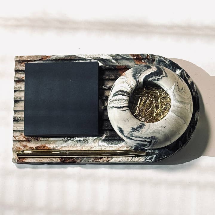 L'Orizzonte - Vassoio in Calcestruzzo Decorativo per la vendita all'ingrosso da parte di Perpetual Bliss Co