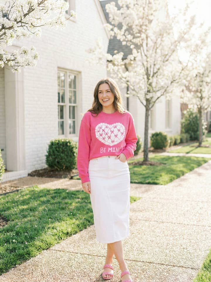 Felpa di San Valentino "Sii Mio" — Carino Maglione Rosa con Cuore di Pizzo per la vendita all'ingrosso da parte di Pearly Peach