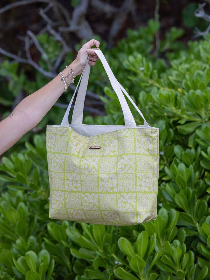 Hibiscus Lime Quilt Tote for wholesale by Puka Maui