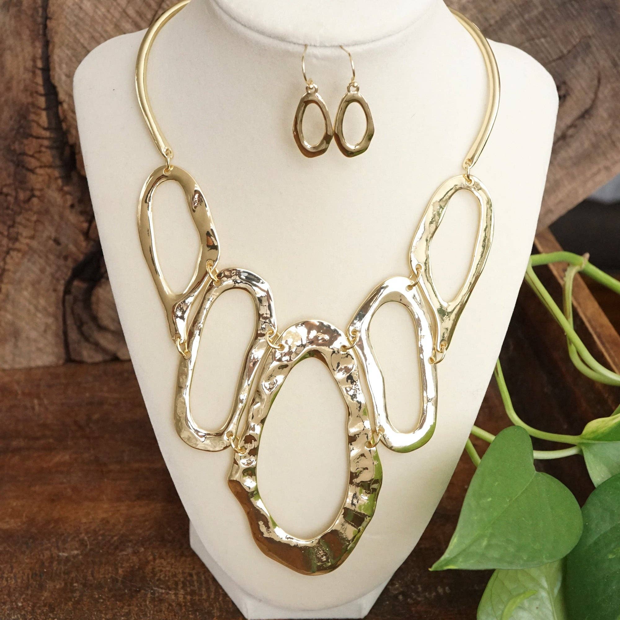 PennyLine inc - Wholesale Link & Chain Necklace - Links Statement Necklace set in Gold Silver Tones1