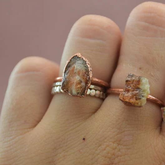 Daddy Daughter Jewelry - Venta al por mayor Anillos solitarios - Anillo de piedra de cobre de piedra solar cruda || Anillo de piedra solar llamativo7