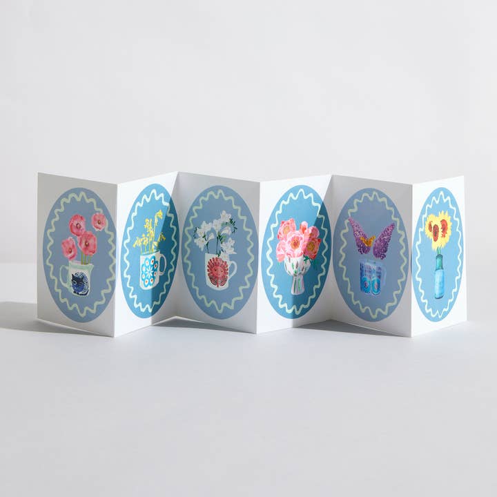 Tarjeta acordeón de flores botánicas en tonos de azul para venta al por mayor de Sara Sayer