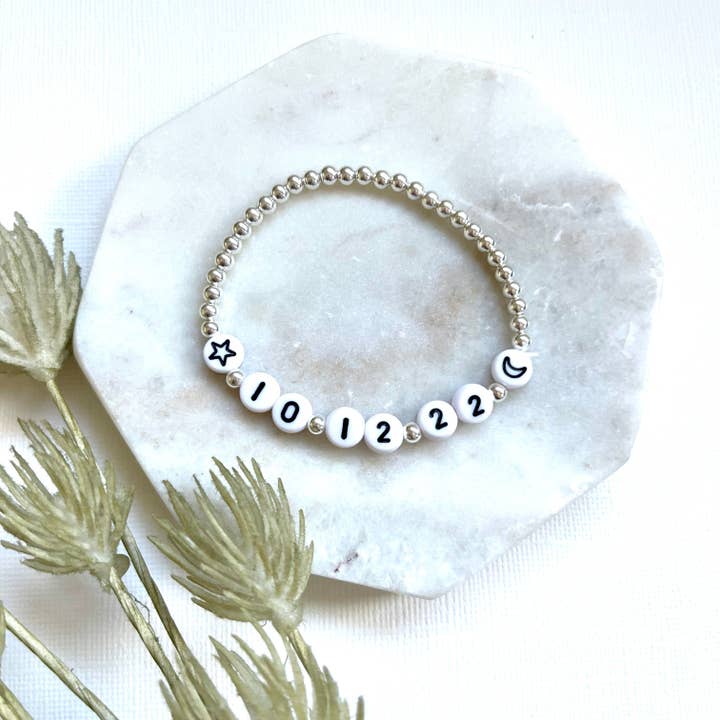Pulsera personalizada con nombre y fecha con cuentas de plata para venta al por mayor de molliPOP Design