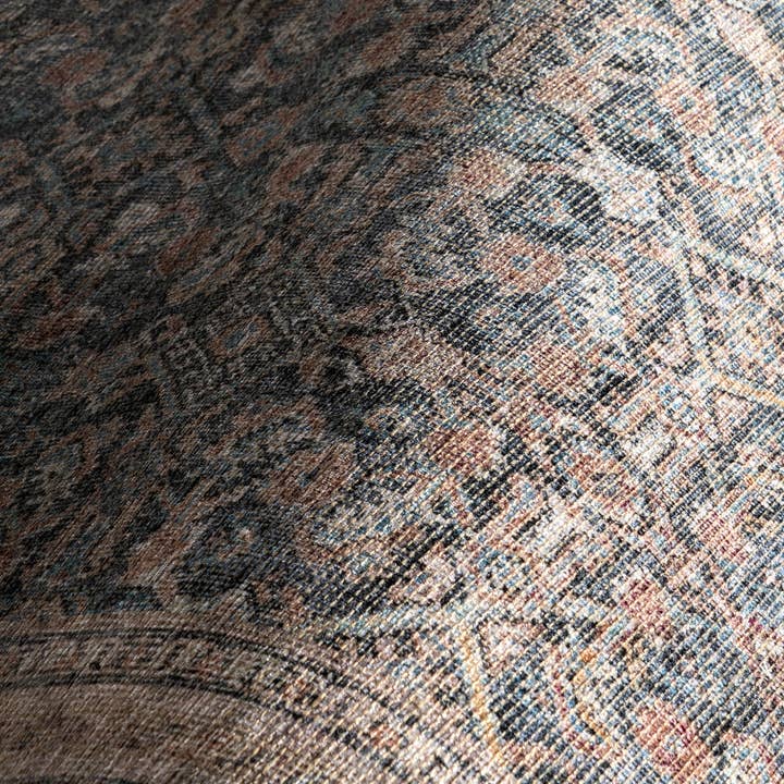 Blue Hillstone Collection Elfrieda Traditional Vintage Medallion Area Rug for wholesale on Faire3