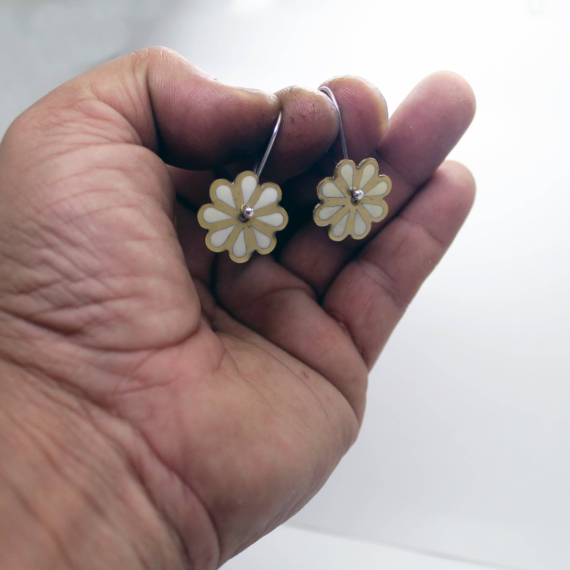 Plataica - Wholesale Dangle Earrings - Daisy Earrings in Brass and 925 Silver with White UV Resin6