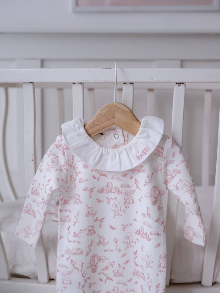 Baby Footed Onesie - Toile De Jouy/Pink for wholesale by Atelier Babbi