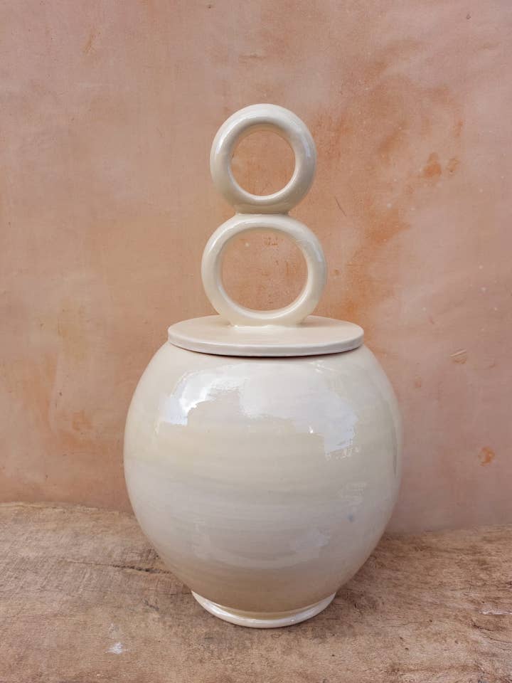 Pot en terre cuite blanche. pour la vente par Cerámica Roca Caus