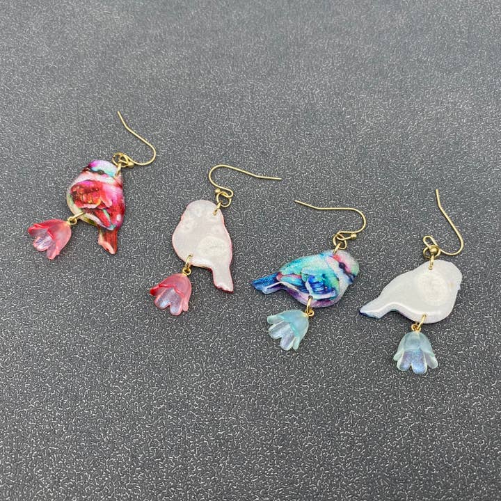 Mio Queena - Wholesale Dangle Earrings - Picking Flowers Resin Birds Dangle Earrings