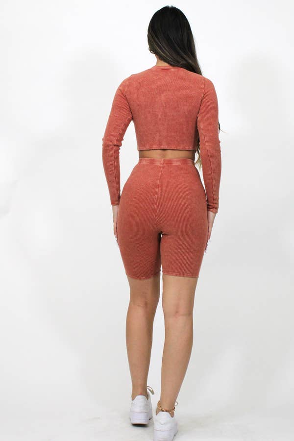 Junie - Wholesale Loungeset - Dames - MINERAL WASHED SHIRT MET LANGE MOUWEN EN BIKER SHORT SET MXST100076