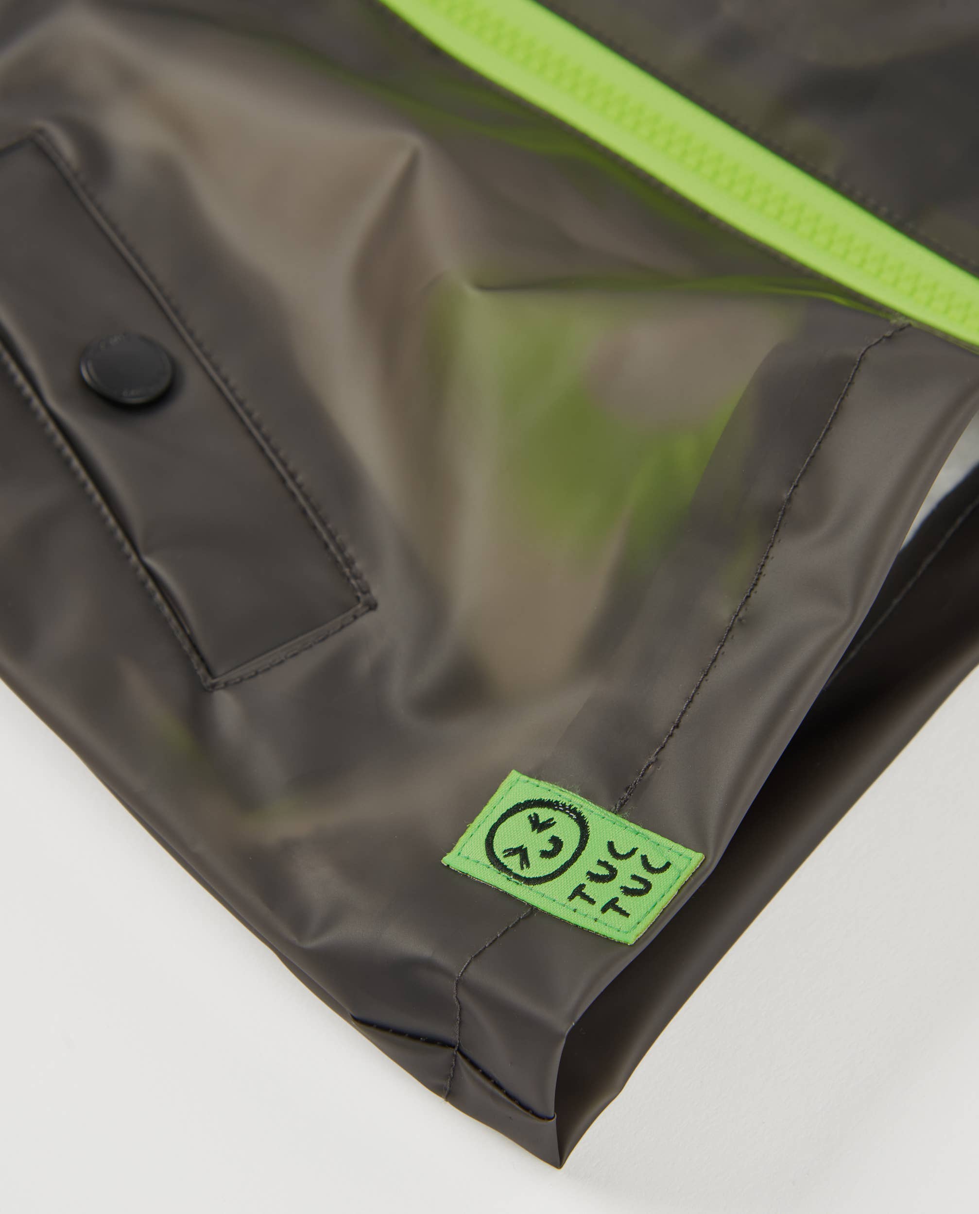 tuc tuc - Wholesale Raincoat - Kids - Children's raincoat with hood in black and green3