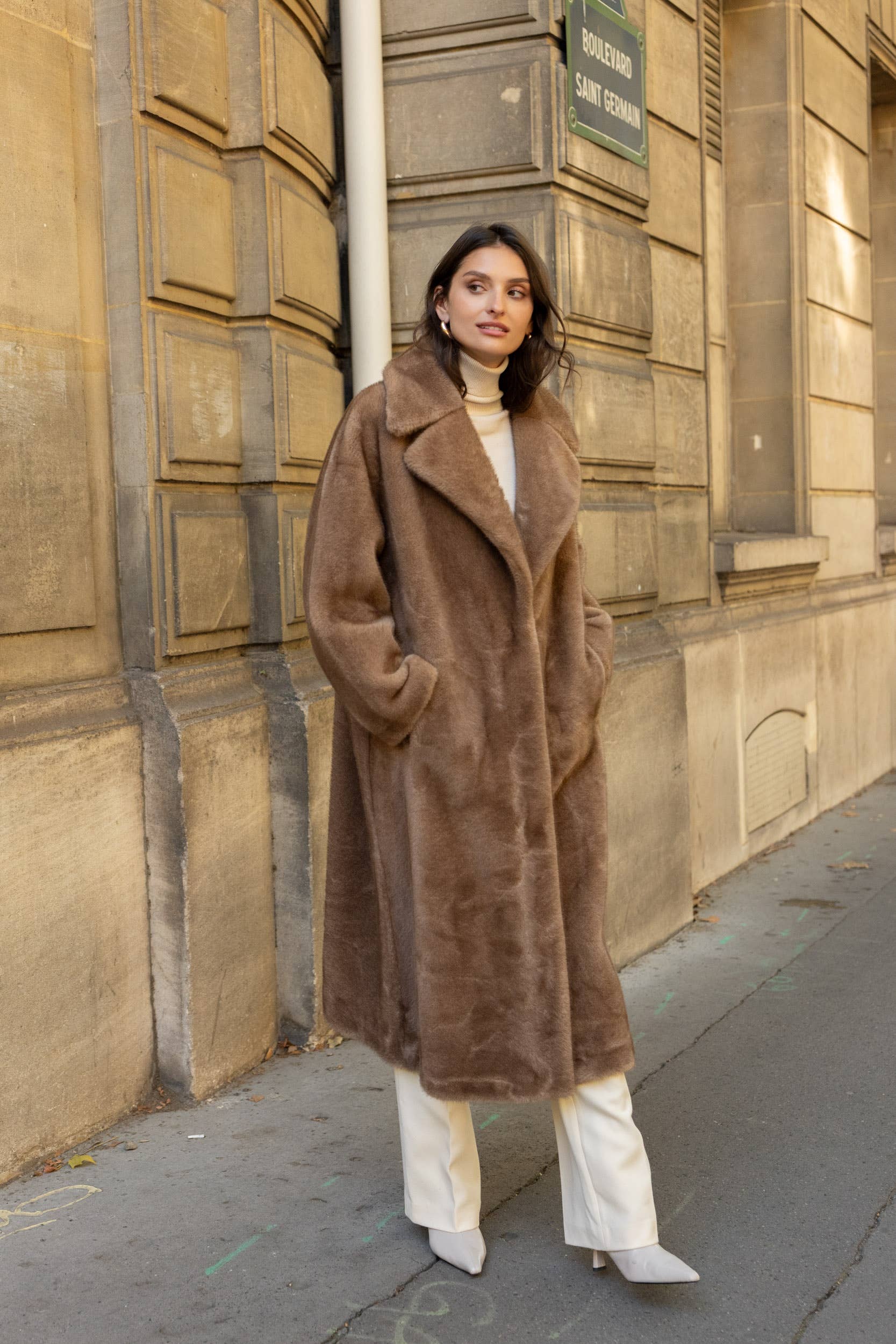 Attentif Paris - Wholesale Fur/Faux Fur Coat - Women's - Long synthetic fur coat with lapel collar39