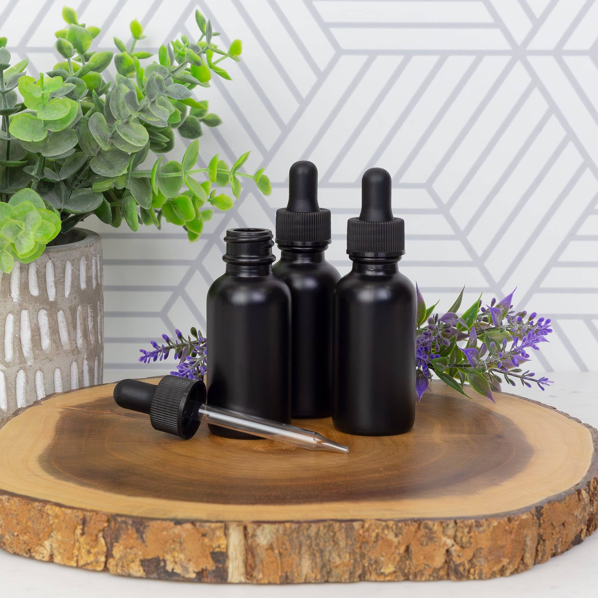 Kurated Korner – Suporte de óleo essencial por atacado – Frascos conta-gotas de vidro âmbar revestidos em preto 30 ml (6 unidades)1