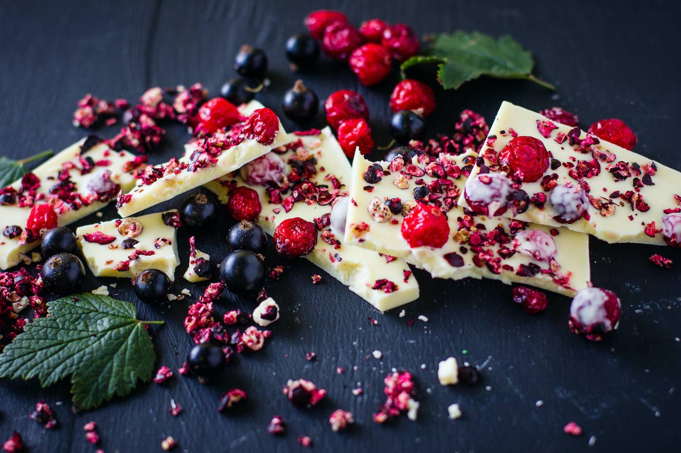 Al Mari Anni - Vendita all'ingrosso Confezioni di cioccolatini - Al Mari Anni Cioccolato Bianco con Ribes Nero e Mirtilli Rossi1