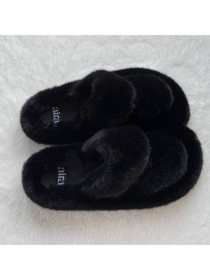 Aira - Wholesale Slippers - Women's - Cozy Fluffy Slippers Black1