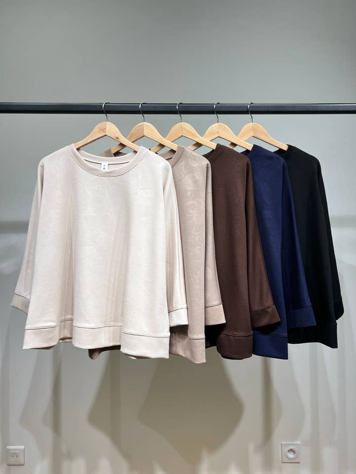 L'Emotion - Wholesale Sweatshirt - Women's - Large Sweatshirt with Embossed Floral Pattern7