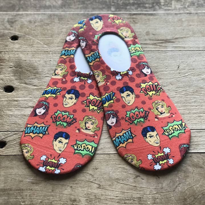 Calzini Pop Art Comic No-Show per la vendita all'ingrosso da parte di Simply Me • Gentlemen Est. 2017 LLC