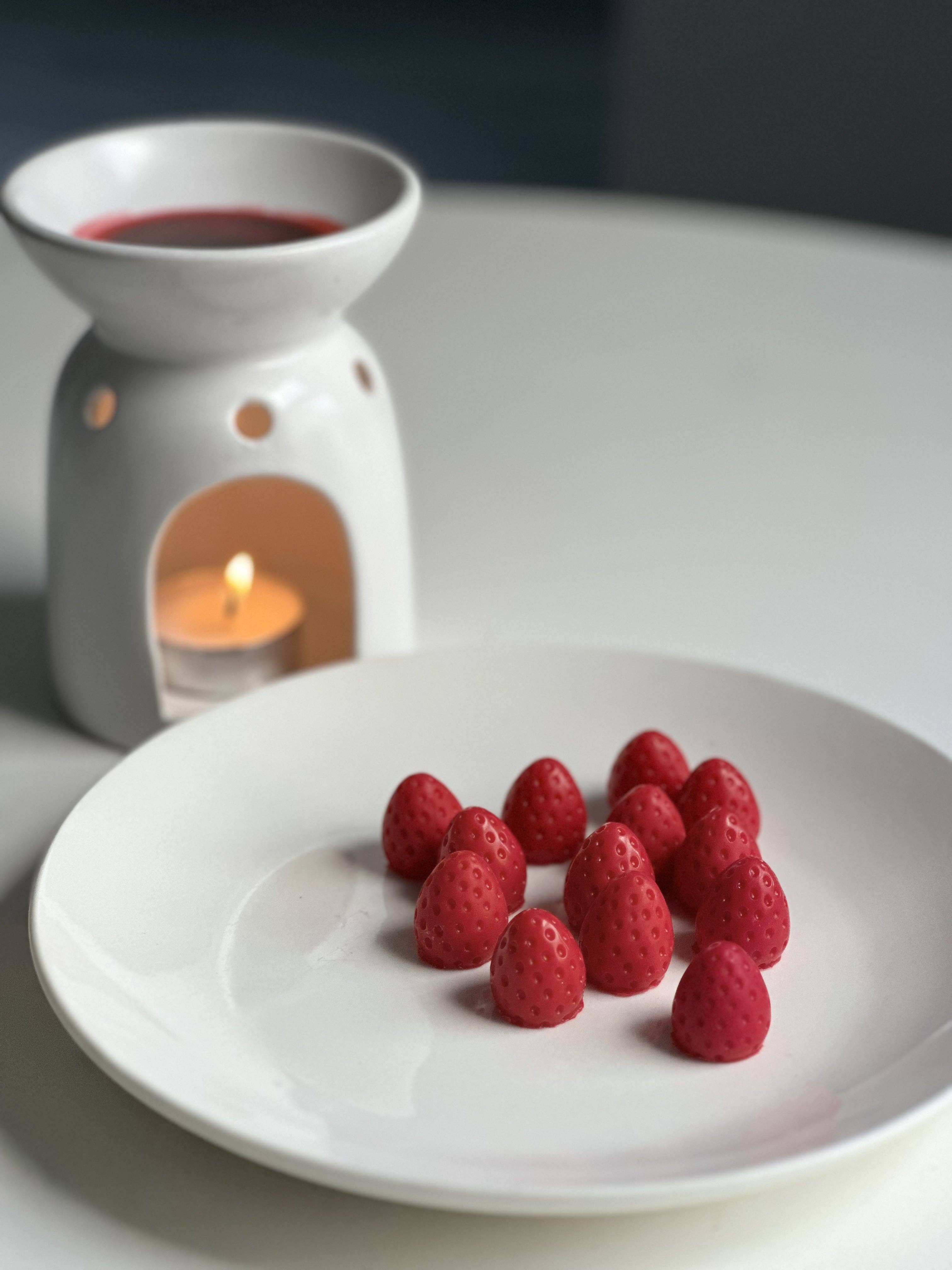 Sugar Candle - Vente Bougies piliers - Fondant Parfumé à la Fraise – tartelette de cire à la fraise & bougie dessert0