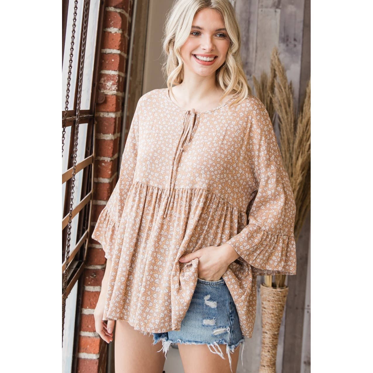 Veveret - Wholesale Blouse - Women's - Floral Tie Front Shirred Empire Top -Cream10