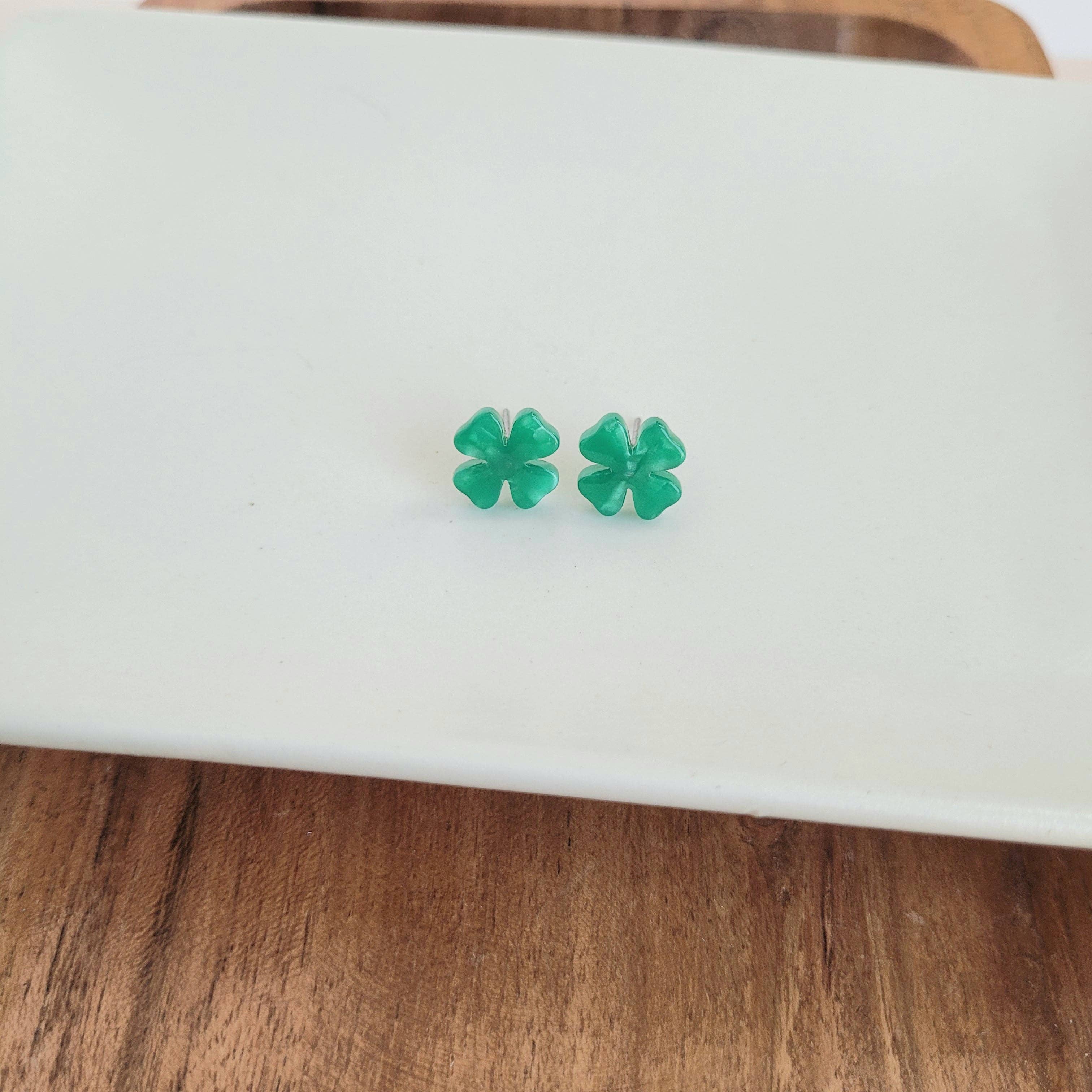 Spiffy & Splendid – wholesale Solitärörhängen – Clover Studs - Shamrock Green // St Patricks, Smycken4